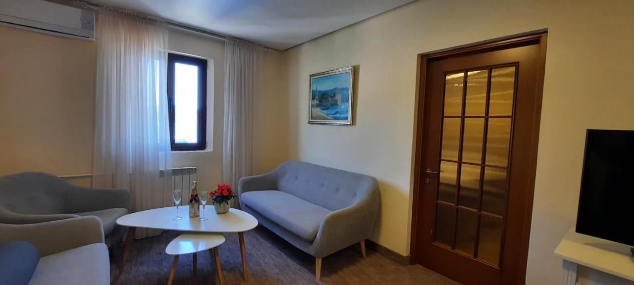 Ambassador Apartments Petrovac المظهر الخارجي الصورة