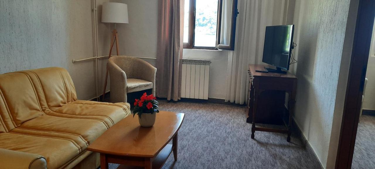Ambassador Apartments Petrovac المظهر الخارجي الصورة