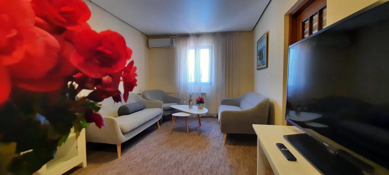 Ambassador Apartments Petrovac المظهر الخارجي الصورة